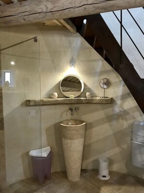 Handtücher, Seife, Toilettenpapier