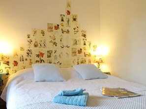 6 bedrooms, free WiFi, bed sheets