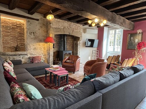 Large family house with garden, Wifi, pets allowed