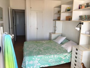 4 bedrooms, iron/ironing board