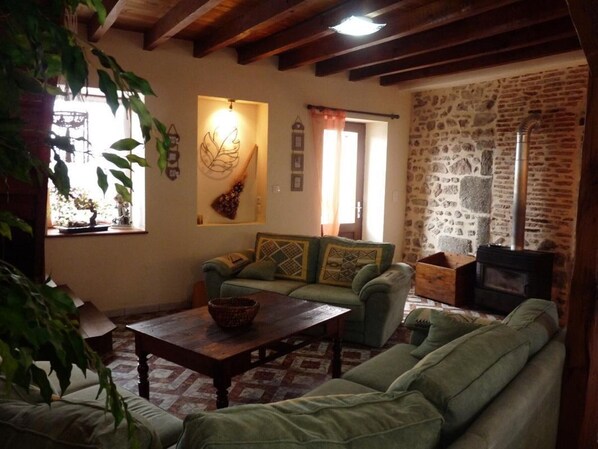 Flat-screen TV, fireplace