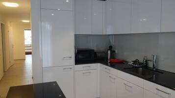 Kühlschrank, Kochgeschirr/Geschirr/Besteck