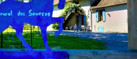 المنطقة المحيطة بالمنشأة