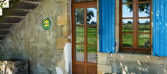 Countryside cottage with pool and Wifi in Souvigny