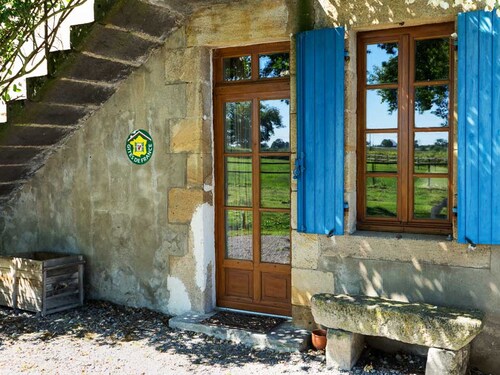 Countryside cottage with pool and Wifi in Souvigny