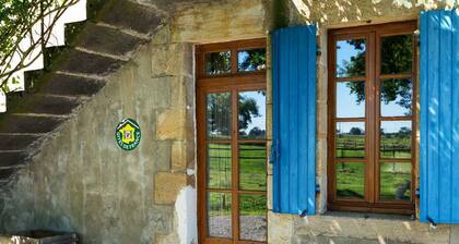 Countryside cottage with pool and Wifi in Souvigny