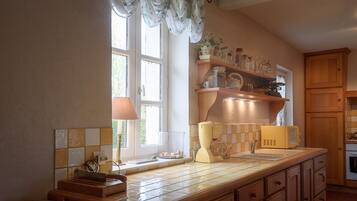 Fridge, microwave, dishwasher