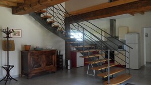 A staircase with wooden steps and metal railings, leading to an upper floor. - Spacious lodge in historical hunting lodge with private garden (Chirat-l'Église)