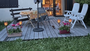 A wooden deck with a table and chairs, a bench, and potted plants. - Nice 2 rooms for 2 to 4 people in quiet hamlet with superb view on Mont-Blanc (Chamonix-Mont-Blanc)