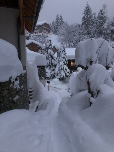 Le Lavancher  45 m2 bien équipé avec vue Mont Blanc,  terrasse et petit jardin