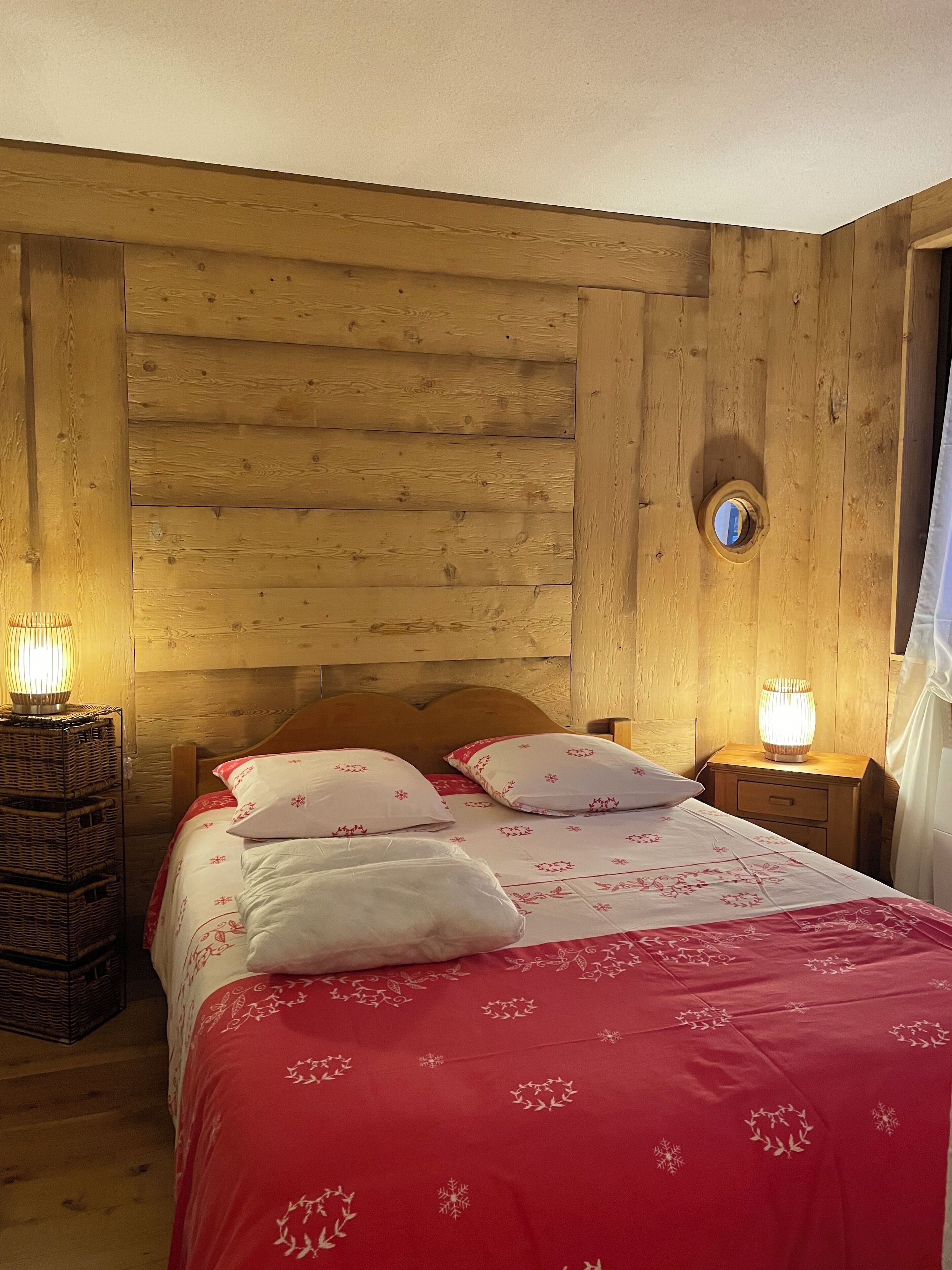 1 slaapkamer, een strijkplank/strijkijzer, gratis wifi, beddengoed