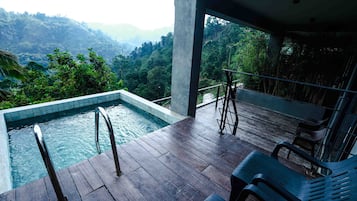 Deluxe Suite | Iron/ironing board, free WiFi, bed sheets