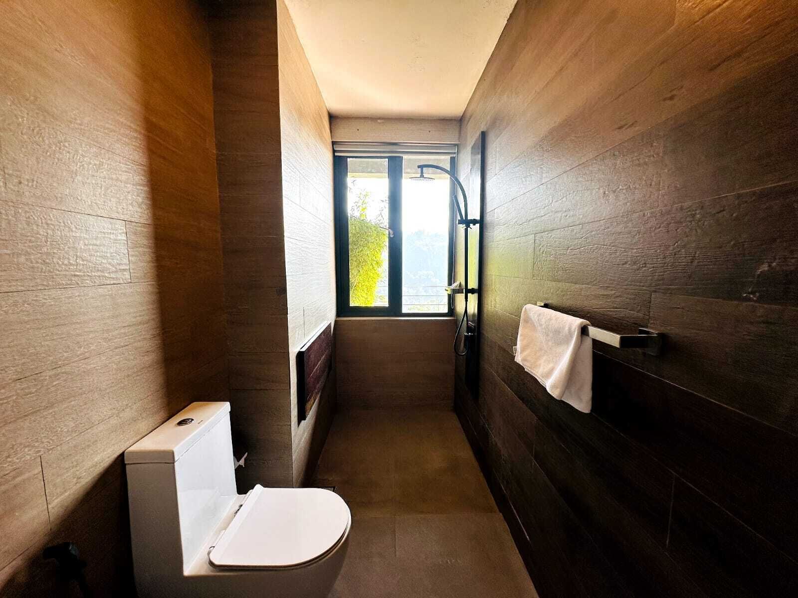 Quadrupla Deluxe | Bagno | Doccia, soffione a pioggia, accappatoio, asciugamani