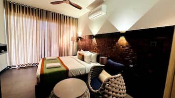 Deluxe Double Room | Iron/ironing board, free WiFi, bed sheets