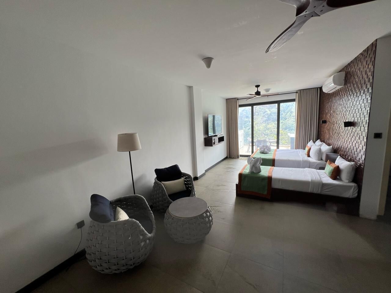 Deluxe Suite | Iron/ironing board, free WiFi, bed sheets
