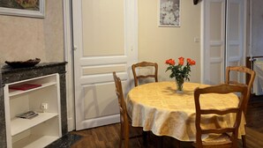 Dining - Charming Village Gîte with Terrace, Garden, and Modern Amenities near Vichy (Billy)