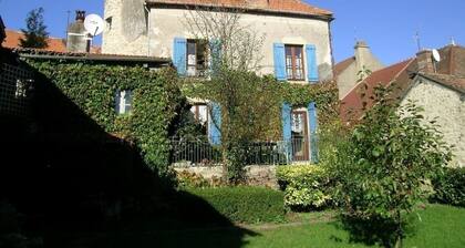 Charmant gĂźte prĂšs d'un chĂąteau avec jardin, terrasse, parking et WiFi, Ă 14 km de Vichy