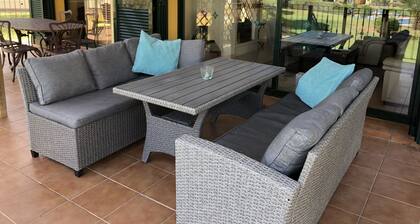 Luxury villa, 5 minutes walk to tennis centre, bars & shops , Hacienda del Golf