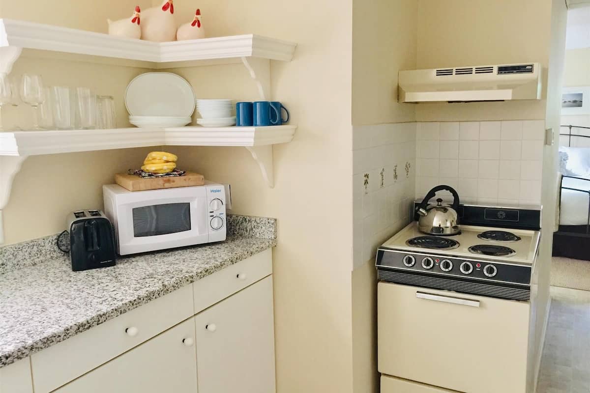 nantucket suite | iron/ironing board, free wifi, bed sheets