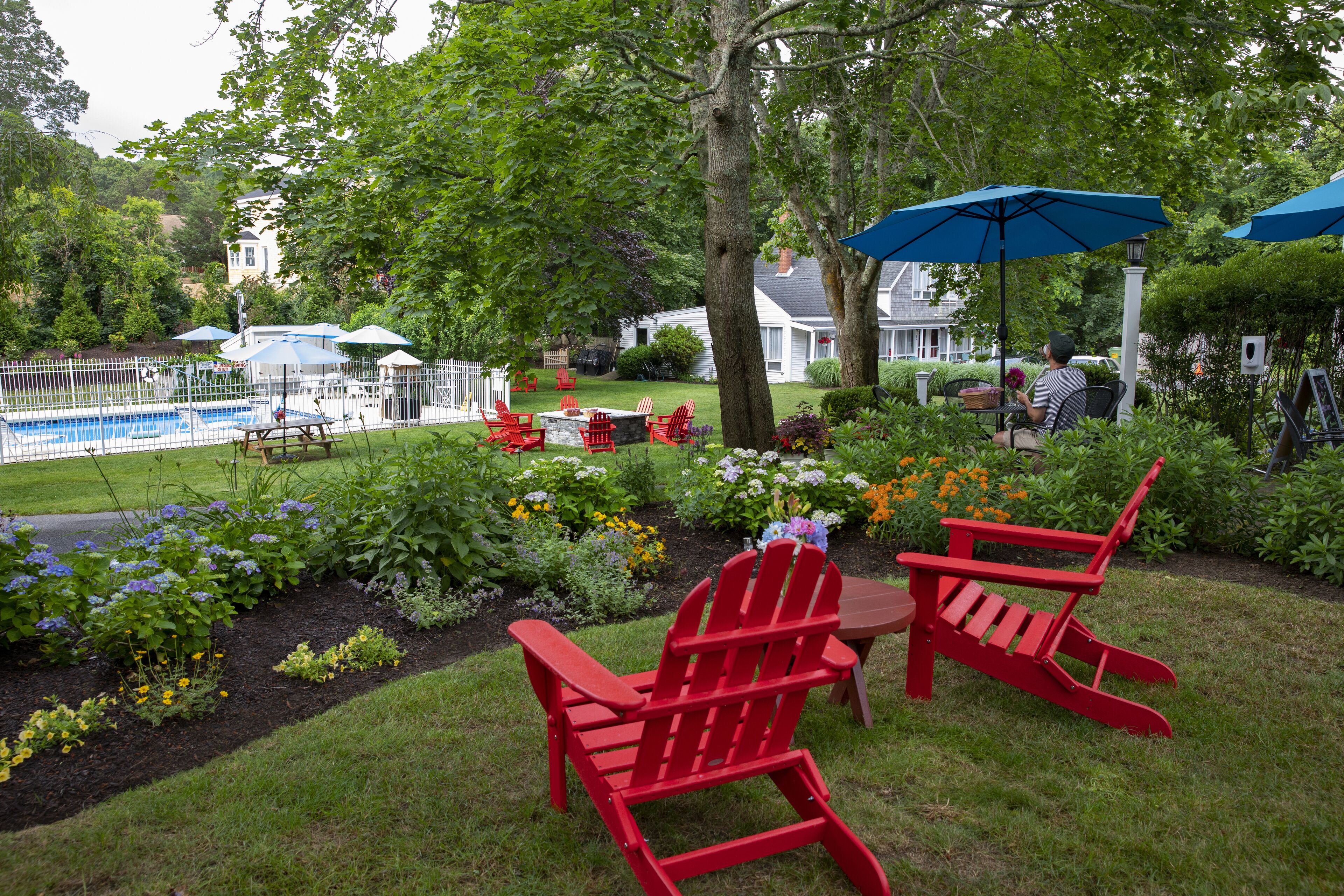 Una piscina al aire libre de temporada