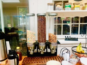 Breakfast buffet - Sesuit Harbor House (Dennis)