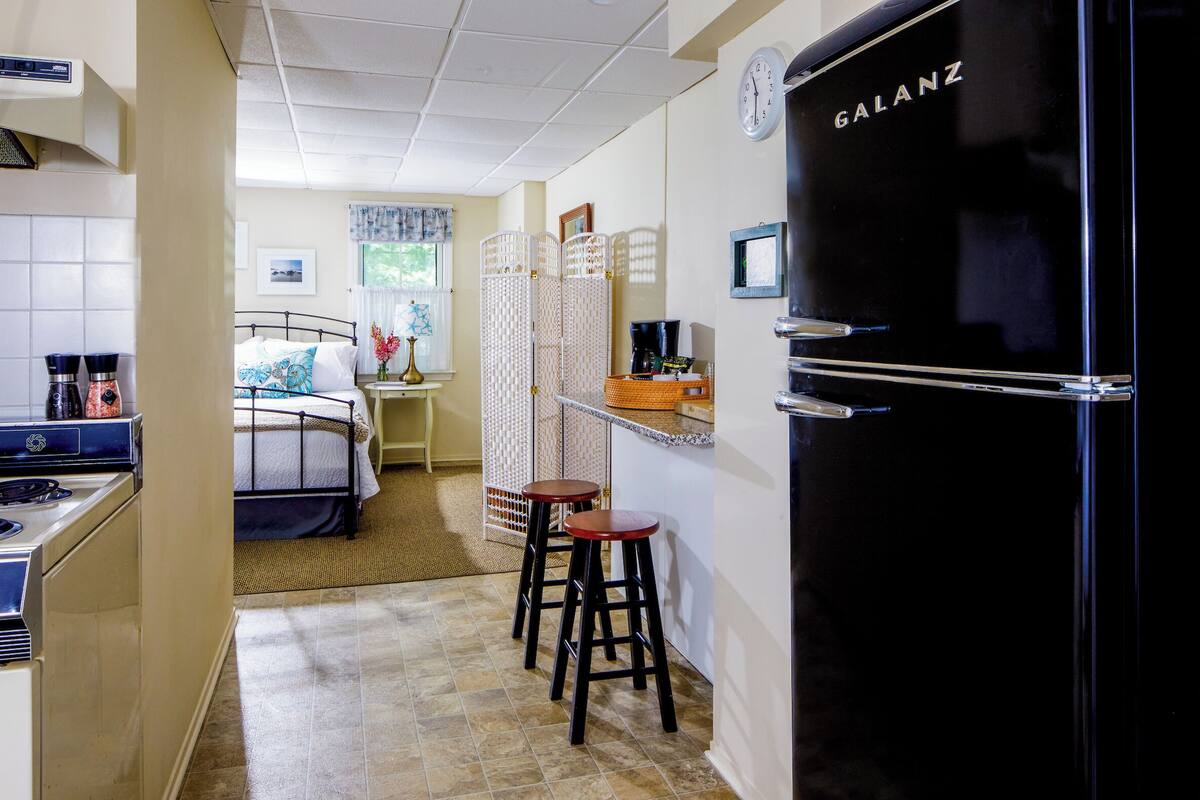 nantucket suite | private kitchen | fridge, coffee/tea maker
