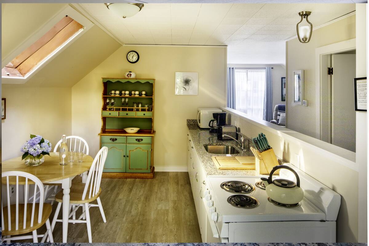 martha's vineyard suite | private kitchen | fridge, coffee/tea maker