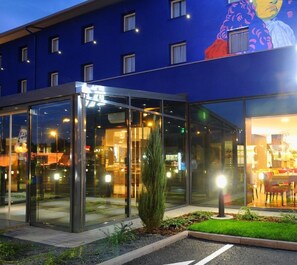 Exterior detail - roi soleil prestige (Saint-Avold)