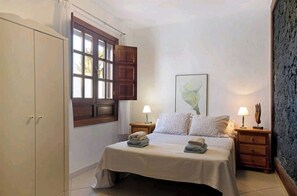 3 bedrooms, in-room safe, iron/ironing board, free WiFi