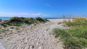 Beach - Glad Tidings - Six Bedroom, Four Bath Inlet-Front Beach Home (Garden City Beach)
