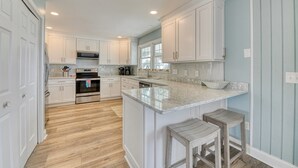 Private kitchen - Glad Tidings - Six Bedroom, Four Bath Inlet-Front Beach Home (Garden City Beach)