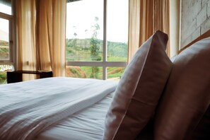Luxury Room, 1 King Bed, Mountain View | Egyptian cotton sheets, premium bedding, memory-foam beds
