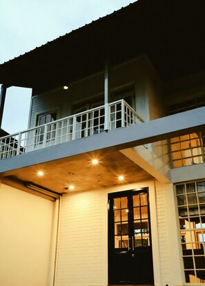 Façade de l’hébergement - soirée/nuit