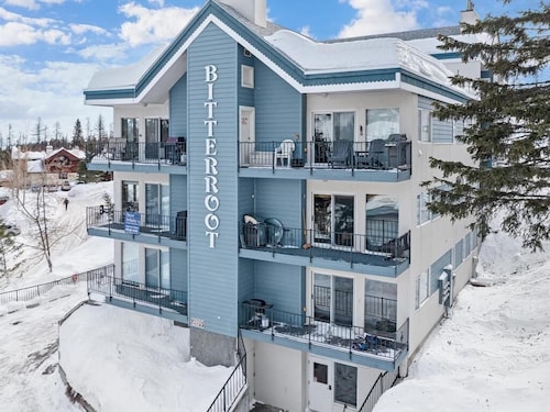 Clean , affordable condo steps to summer hiking, biking and skiing!!