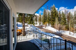 Property grounds - Clean , affordable condo steps to summer hiking, biking and skiing!! (Whitefish)