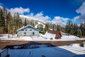 Exterior - Clean , affordable condo steps to summer hiking, biking and skiing!! (Whitefish)