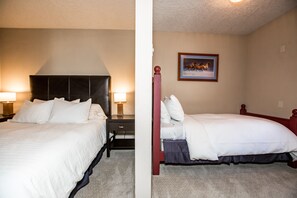 1 bedroom, free WiFi, bed sheets - Clean , affordable condo steps to summer hiking, biking and skiing!! (Whitefish)