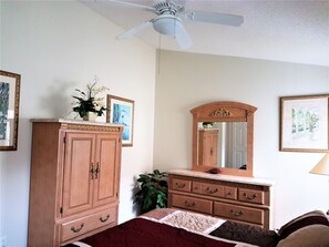 5 bedrooms, iron/ironing board, free WiFi, bed sheets - Executive Pool Home, 2 Master Suites, Lake View & Games Rm. WDW 3 Miles (Kissimmee)