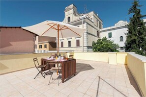 Outdoor dining - Home in Pigneto near metro stop. CIN IT058091C2G4Z6CY9C CIR 058091-LOC-18648 (Roma)