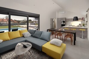 TV, fireplace - Beautiful Villa Linea near the sea with private pool! (Fazana)