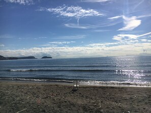 Una spiaggia nelle vicinanze