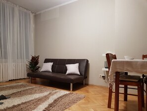 Televisión de pantalla plana y estéreo 