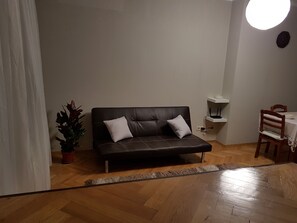Télévision à écran plat, chaîne hi-fi