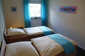 2 bedrooms, iron/ironing board, WiFi