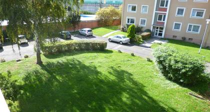 Erleben Sie Koblenz sehr zentral in Gartenanlage.