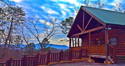 Honeymoon/Romantic Getaway - Gated Community- Private Hot Tub w/Mountain Views