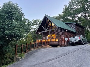 Exterior - Honeymoon/Romantic Getaway - Gated Community- Private Hot Tub w/Mountain Views (Sevierville)