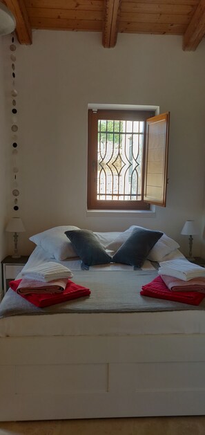 3 makuuhuonetta, silitysrauta/-lauta, vauvan matkasänky, Wi-Fi