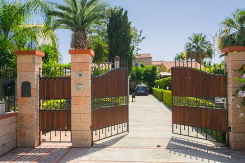 Dependance in Villa 7 km von Cefalù in der Nähe des Meeres mit Garten und Dienstleistungen.