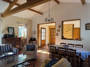 Interior - In a green setting, pretty farm (producing walnuts and strawberries), swimming pool (Cendrieux)
